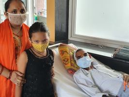 Patient Deepak with his wife and daughter at Ganga Prem Hospice